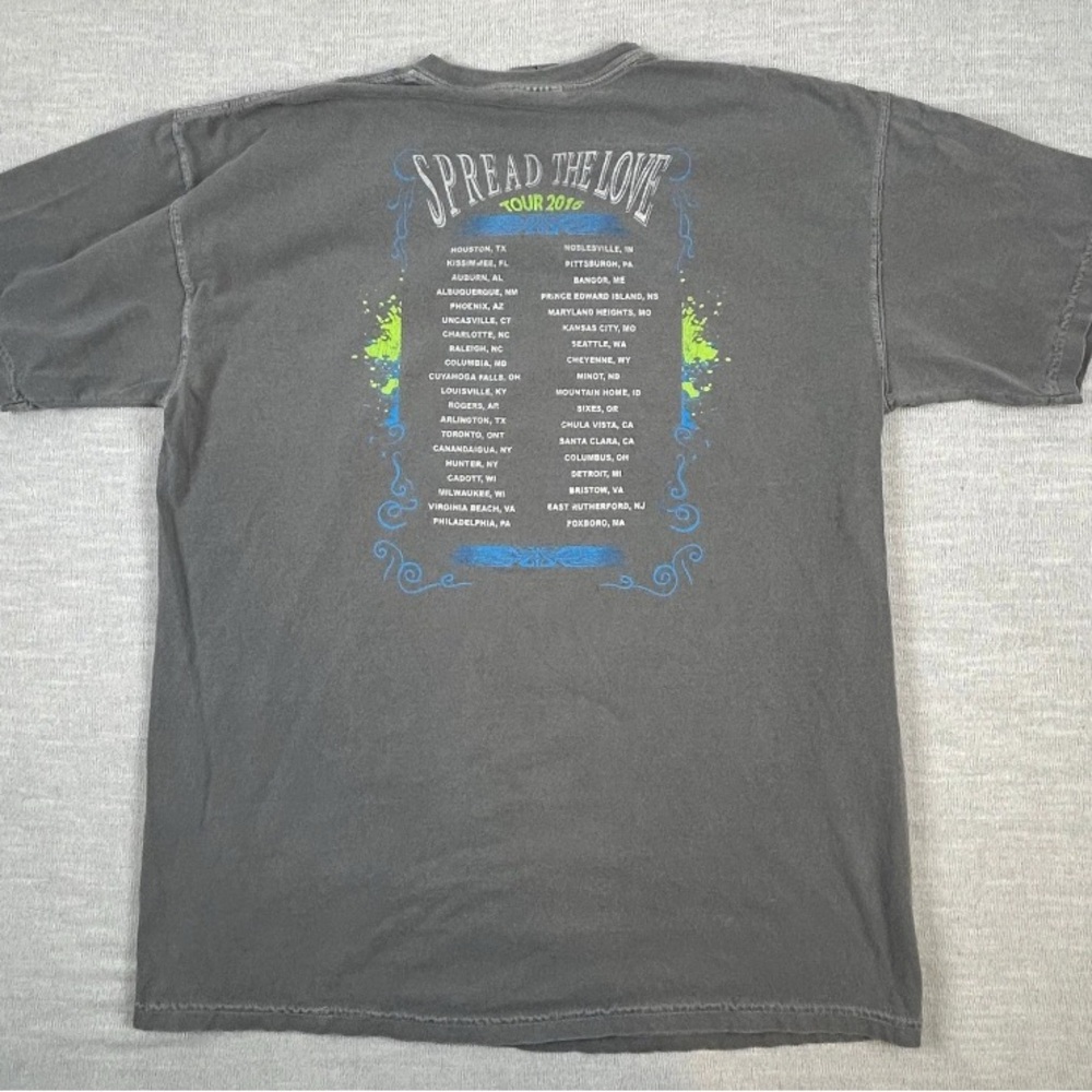 Kenny Chesney 2016 Tour 'Spread the Love' Graphic Tee - Gray Sz L - BNWOT - Picture 3 of 4